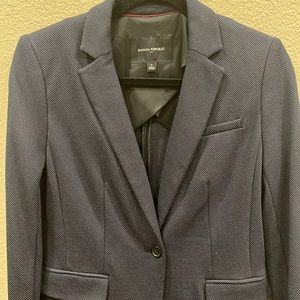 NWOT, banana republic size 4 Navy blazer with white tiny dots. New!